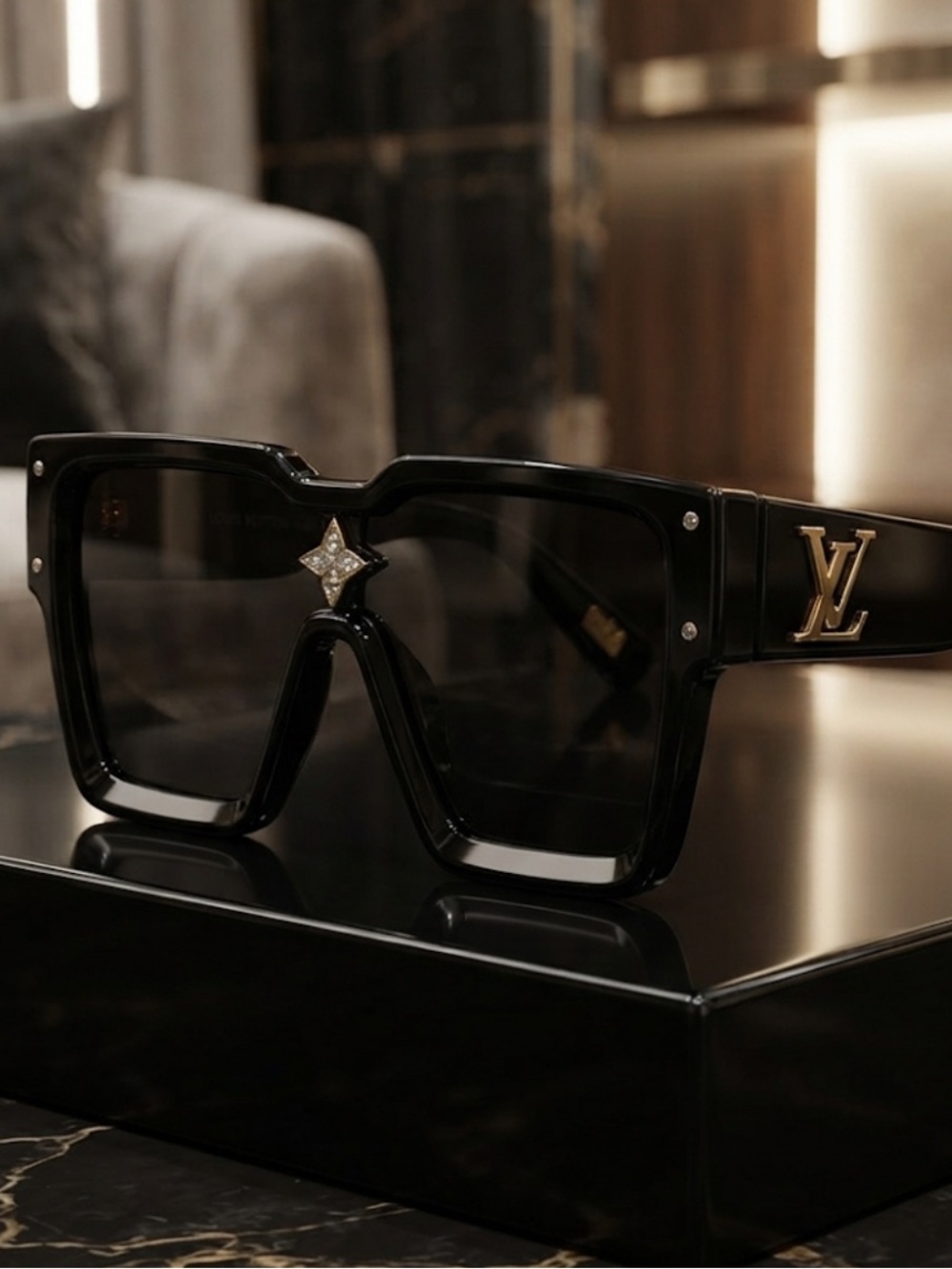 Louis Vuitton Oversized Unisex Sunglasses - Picture 9 of 10